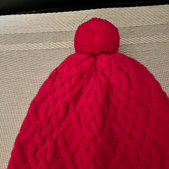 POLO BY RALPH LAUREN PRE-LOVED AUTHENTIC FUCHSIA COLOR CABLE KNIT GIRL’S HAT - Picture 9 of 10